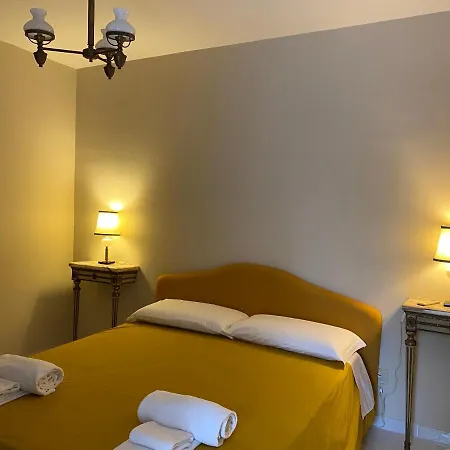 Willa Charming Capri